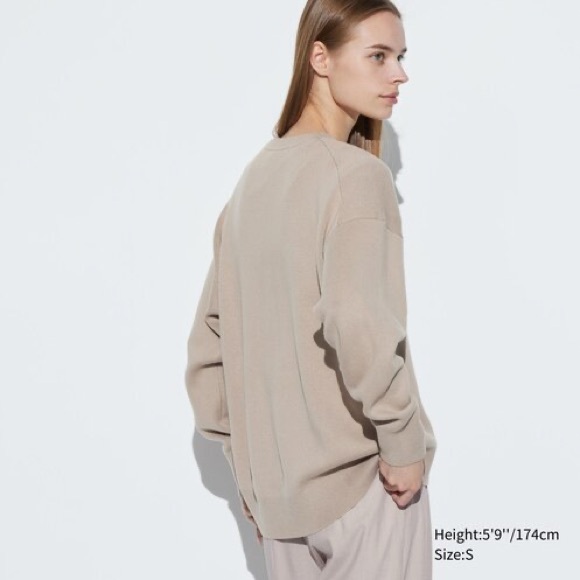 BNWT Uniqlo women’s smooth cotton relaxed crew neck sweater - BEIGE size Medium - Picture 2 of 7